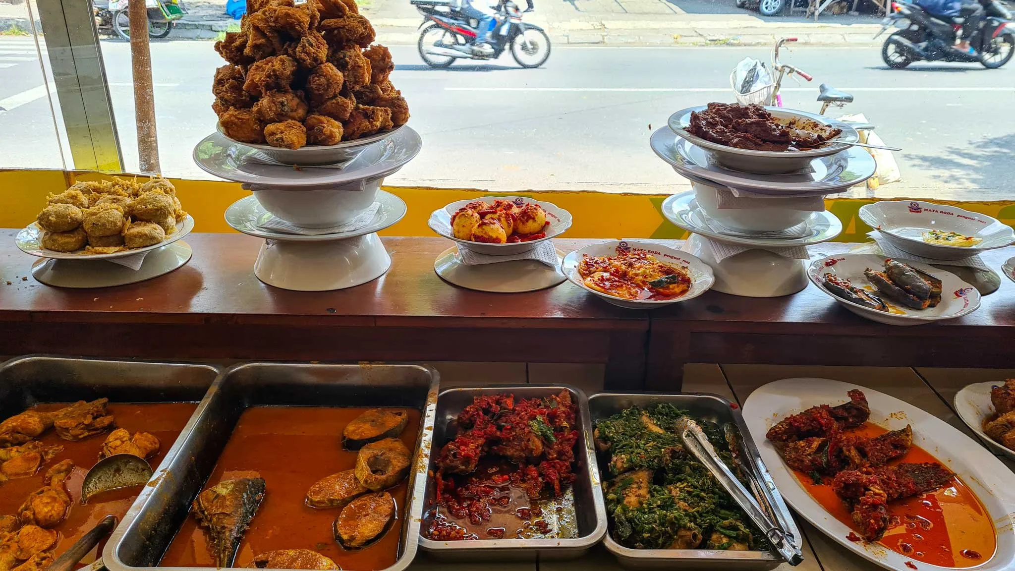 Starting a Restaurant in Indonesia: The 2026 Halal Deadline, Rising Costs, and What Every Owner Must Prepare For