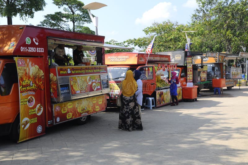 Starting a Food Truck in Malaysia: Licenses, Costs, Locations & Profit Reality — 2026 Guide